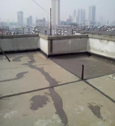 西固漏水维修 楼顶漏水是什么原因，楼顶漏水维修方法是什么?